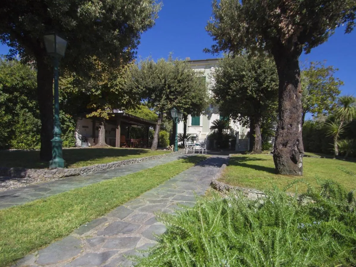 Locazione Turistica Villa Nicodemi - Casina - Cottage Marina di Massa