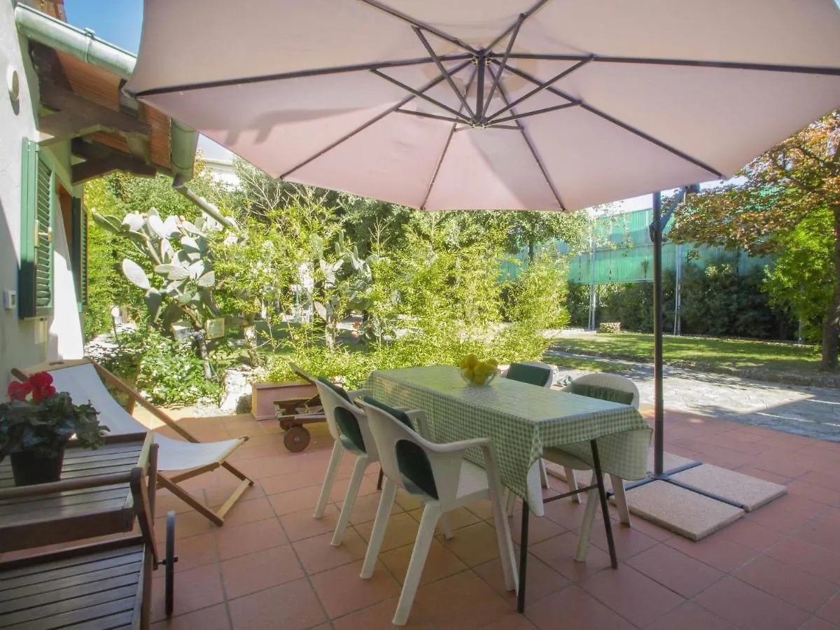 Locazione Turistica Villa Nicodemi - Casina - Cottage Marina di Massa Italy